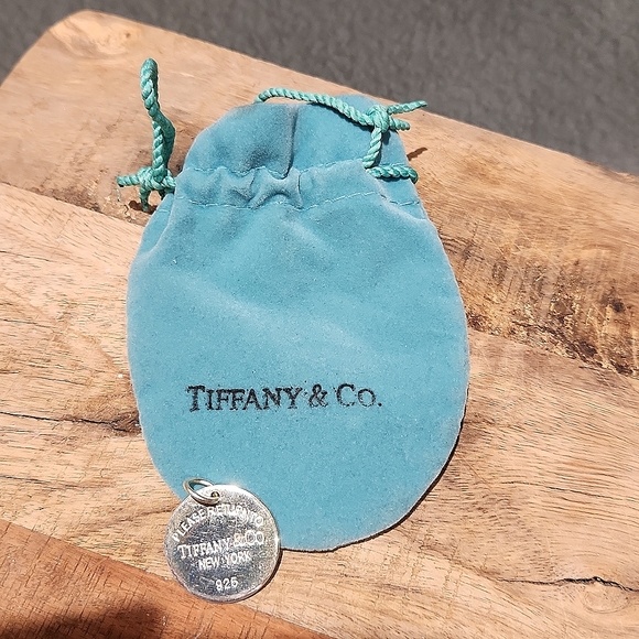 Tiffany's Pendant - Picture 1 of 5